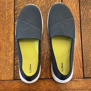 L.L BEAN WOMEN’S NAVY WHITE BACK COVE SLIP-ONS-SIZE 9 (worn 1x)
